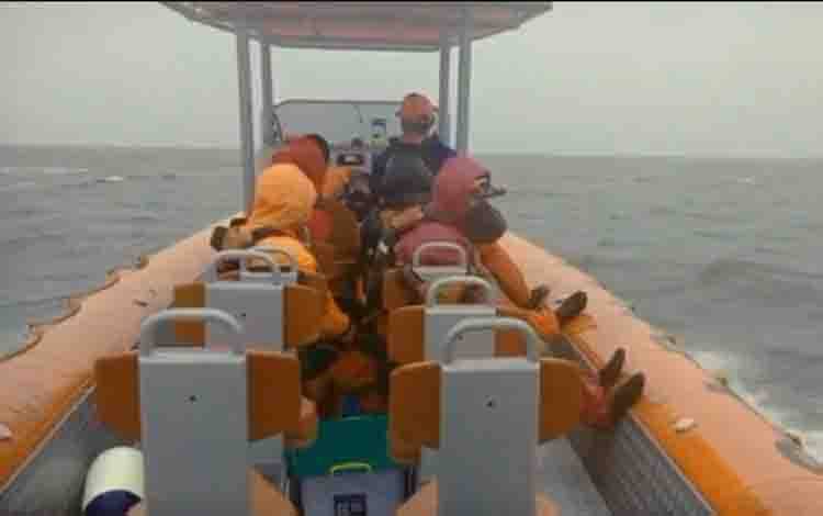 Pencarian Penumpang Kirana I Terjun ke Laut Terkendala Cuaca