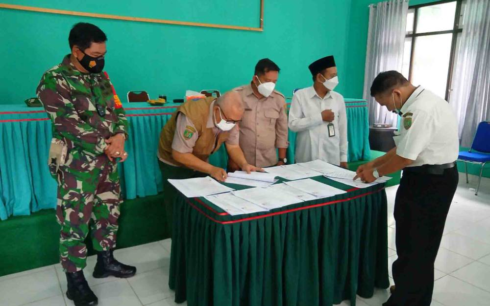 Sekolah di Bawah Kemenag Tanda Tangani Komitmen Bersama dengan BPBD Bartim terkait PTM Terbatas