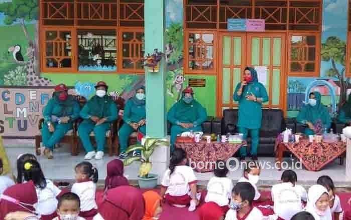 Bunda Paud Seruyan Kunjungi TK Negeri Pembina Kuala Pembuang