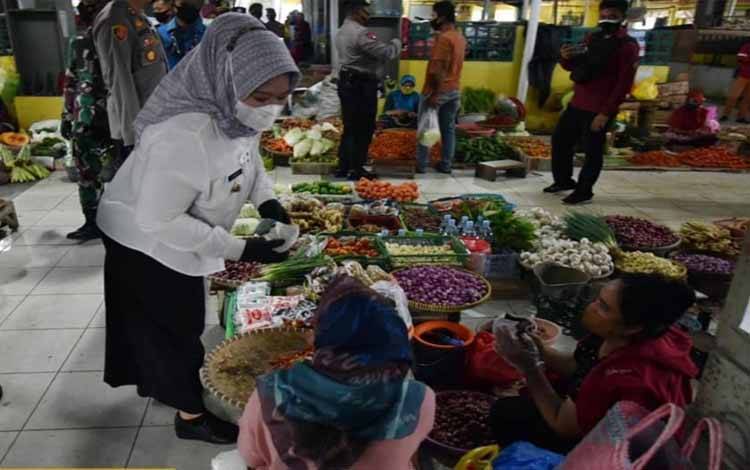 Harga Komoditas di Kobar Stabil, Ayam Ras Mulai Turun