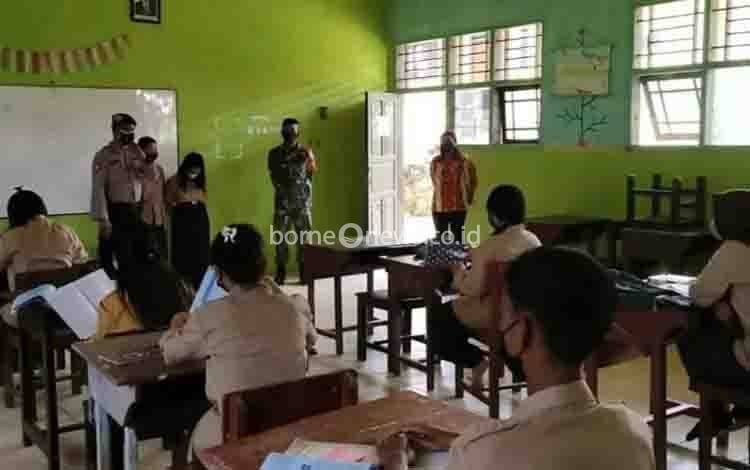 Pelajar SMA Pangkut Jadi Sasaran Operasi Disiplin Prokes TNI Polri