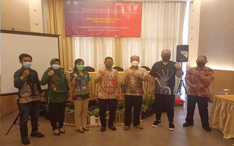 Foto bersama Diskominfo Pulpis dengan BPSDMPKR Kalimantan.