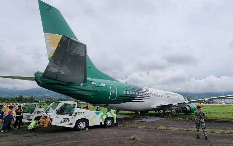 Pesawat cargo Jayawijaya Dirgantara alami insiden saat mendarat di bandara Sentani, Kabupaten Jayapura, Jumat (22/10/2021)