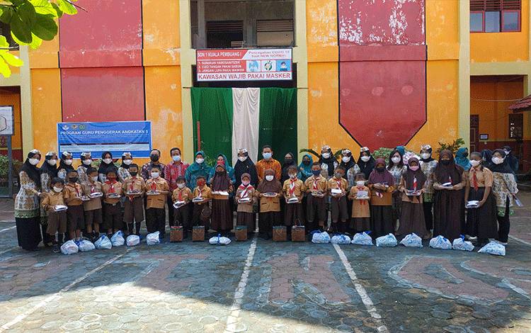 Kelurahan Kuala Pembuang I Salurkan Bantuan Alat Tulis??