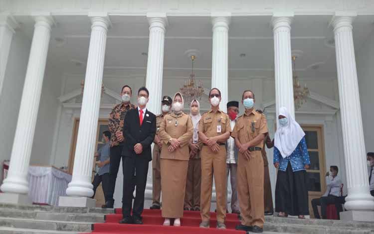 Di Kobar Ada Bangun Gedung Mirip Istana Merdeka