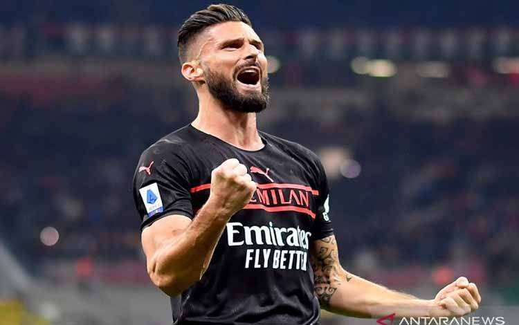 Olivier Giroud Bawa Milan Tundukkan Torino dan Naik ke Puncak