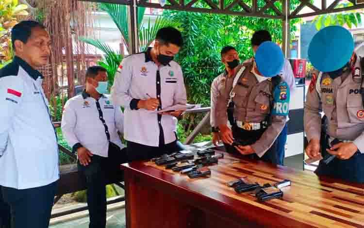 Polda Kalteng Periksa Senjata Api Anggota