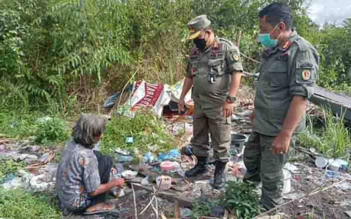 Tanggapi Keluhan Warga, Kasatpol PP Katingan Sambangi Terduga Orang Dalam Gangguan Jiwa
