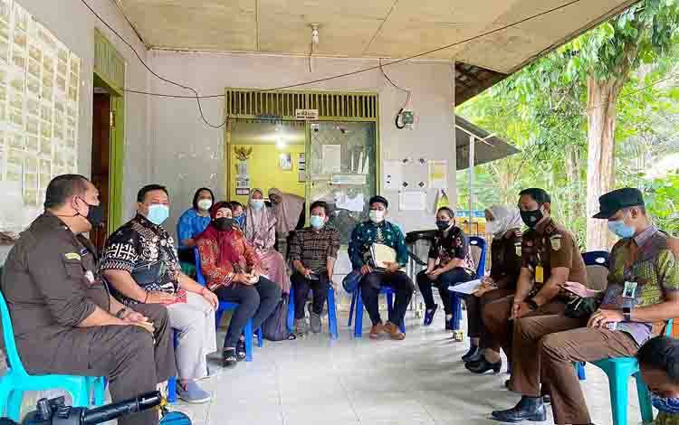 Kejaksaan Negeri Barito Timur Tindak Lanjut MoU dengan Pemdes Banyu Landas