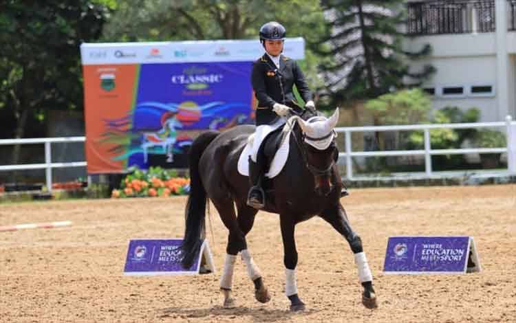 Claresta Amantha Tembus Podium Kejuaraan Berkuda APM Classic 2021