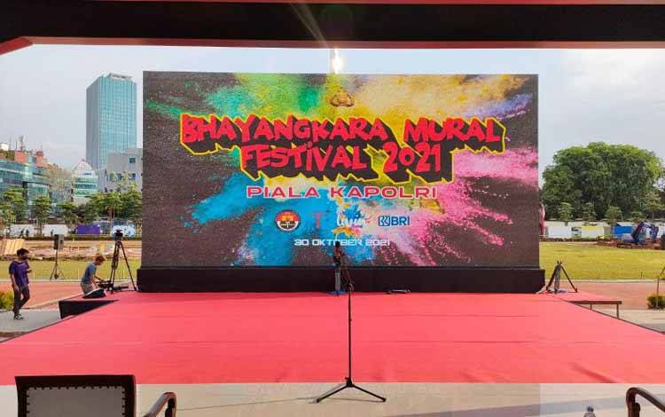 Poster Bhayangkara Mural Festival 2021 Piala Kepala Kepolisian Indonesia, Jenderal Polisi Listyo S Prabowo, di Lapangan Bhayangkara, Jakarta, Sabtu (30/10/2021)