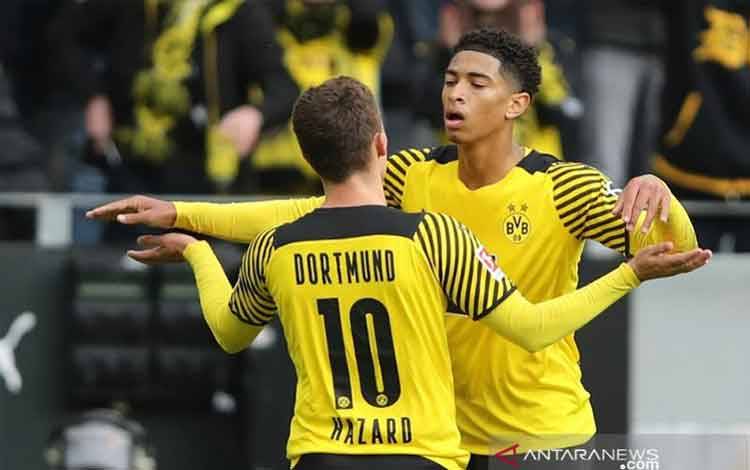 Dortmund Tundukkan Cologne, Wolfsburg Menang Bersama Pelatih Baru