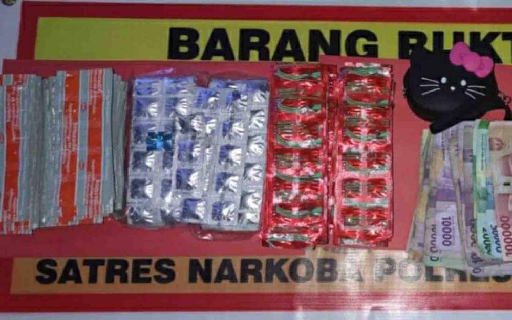 Barang bukti obat-obatan tanpa izin yang disita Satresnarkoba Polres Kapuas.