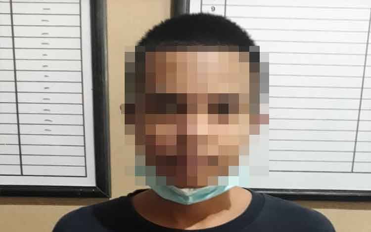 Pria Ini Akui Beli Sabu Dengan Ayah Tirinya