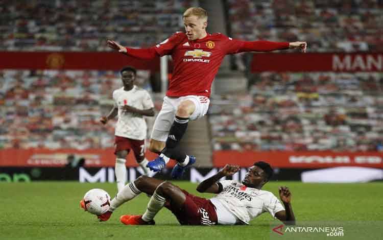 Barcelona Tertarik Datangkan Donny van de Beek Januari Mendatang