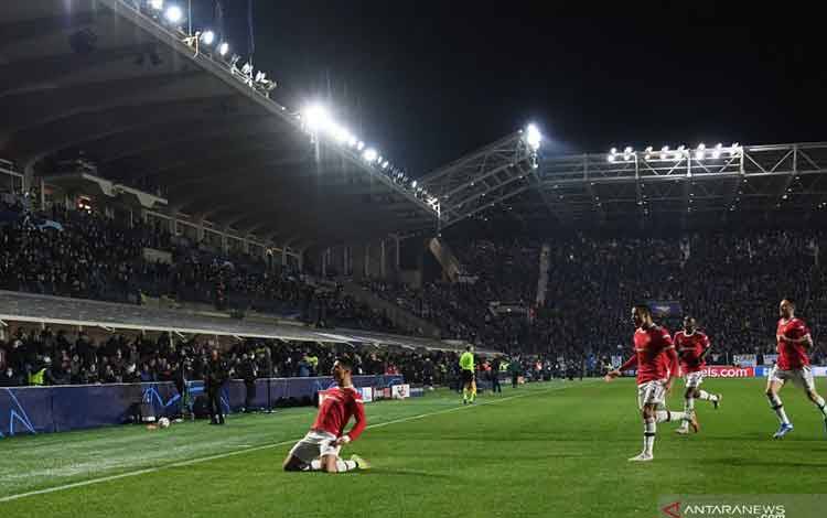 Dua Gol Ronaldo Bantu MU Curi Satu Poin di Kandang Atalanta