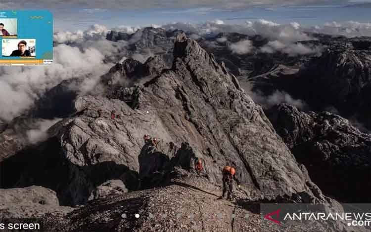 Pendaki Muda Berbagi Pengalaman dan Tips Taklukkan Seven Summits