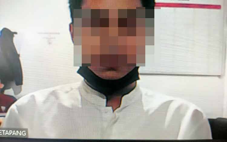 Dedi Suriyanto tersangka kasus penganiayaan saat diperiksa jaksa