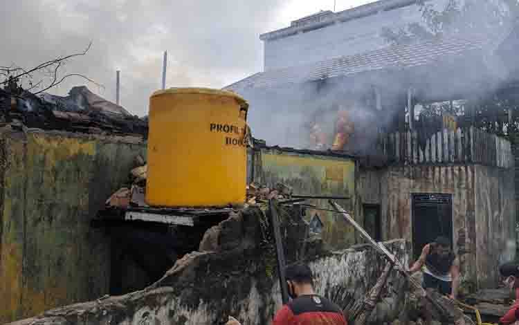 Rumah Guru di Jalan Cristopel Mihing Baamang Terbakar