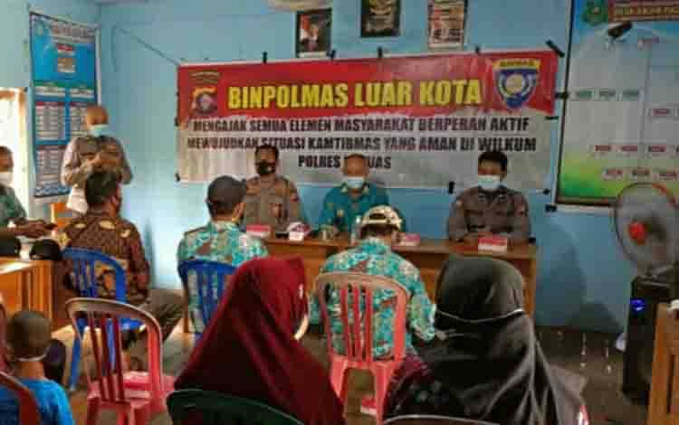 Warga Desa Anjir Palambang Diberi Penyuluhan Kamtibmas