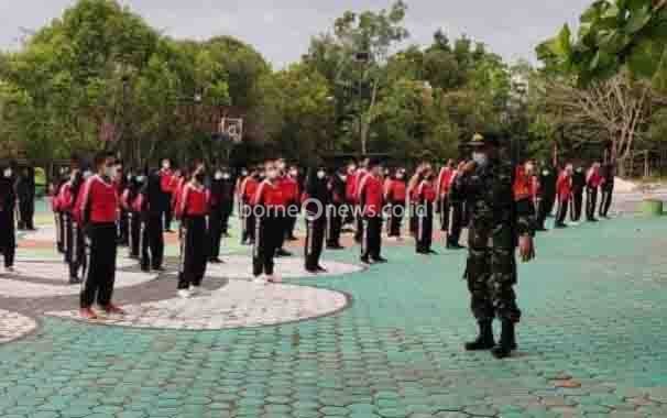 Kodim Pangkalan Bun Berikan Materi Kepramukaan Saka Wira Kartika kepada Siswa SMA