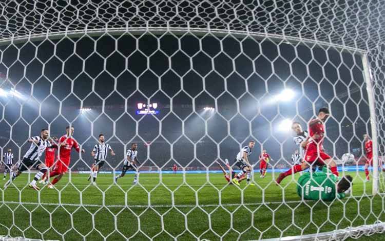 Hilgers Antar FC Twente Taklukkan Heracles 1-0