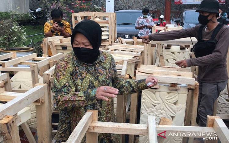 Risma Perbaiki Makam Bung Karno Jelang Hari Pahlawan