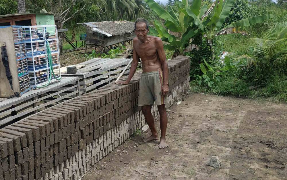 Cuaca Jadi Kendala Usaha Bata Merah di Kuala Pembuang