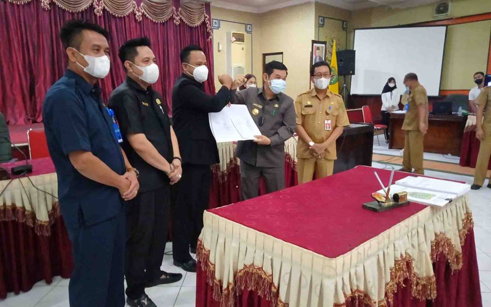 Bupati dan Pimpinan DPRD Barito Timur Tanda Tangani KUA PPAS APBD 2022