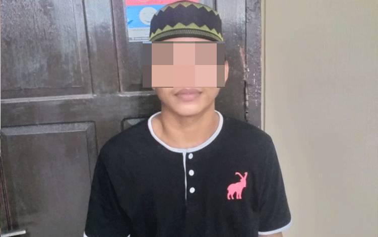 Masuk Warung Lewat Lobang Angin-angin, yang Dicuri Kotak Amal