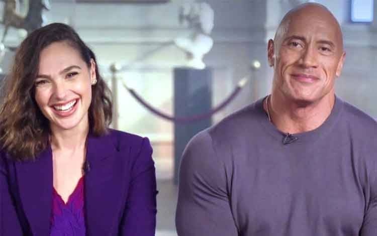 Gal Gadot Puji Kemampuan Dansa Dwayne Johnson