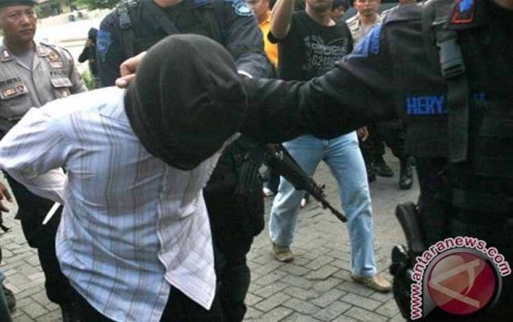 Densus Tangkap 5 Tersangka Teroris Jaringan JI Jawa Timur