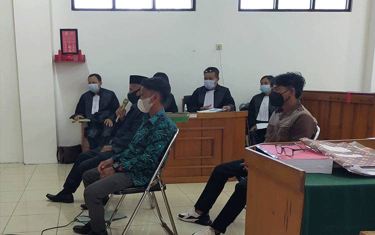 PJ Kades dan Bendahara Desa Cempaka Baru Dituntut 5 Tahun dan 6 Bulan Penjara