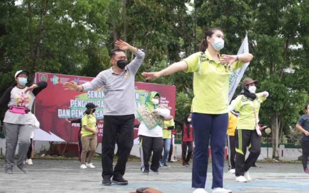 Kegiatan senam kesehatan jasmani di Halaman Kantor Dinas Kesehatan Kalteng, Jumat 12 November 2021