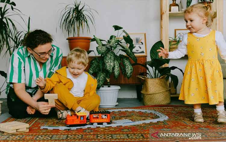 Ilustrasi bermain bersama anak. (Pexels)