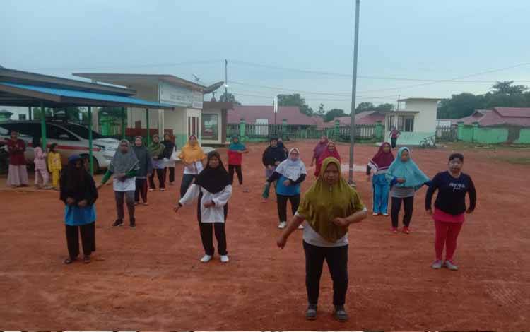 Lansia Desa Sembuluh I Rutin Senam Bersama