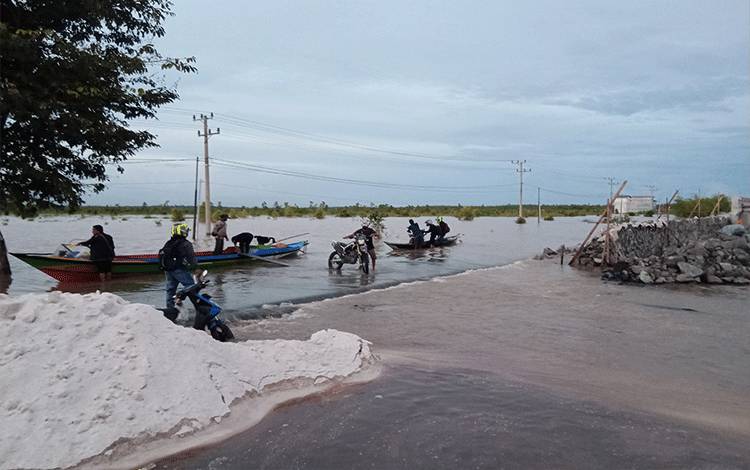 Kata Warga atas Kondisi Banjir di Jalan Trans Kalimantan