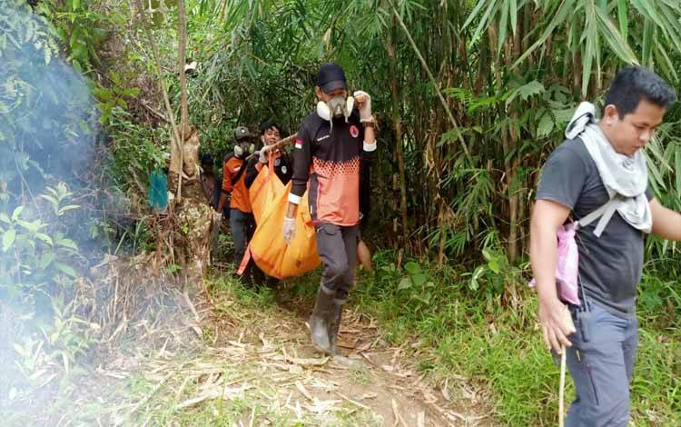 Warga Temukan Mayat saat Cari Kayu di Kebun
