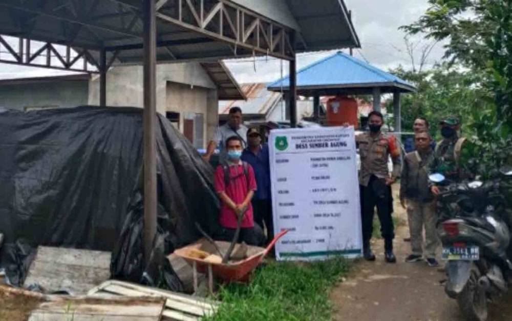 Polsek Kapuas Murung Dampingi Monitoring Pembangunan di Desa Sumber Agung