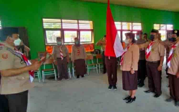 Ketua Kwarcab Pramuka Kapuas Lantik Kamabiran Kecamatan Timpah