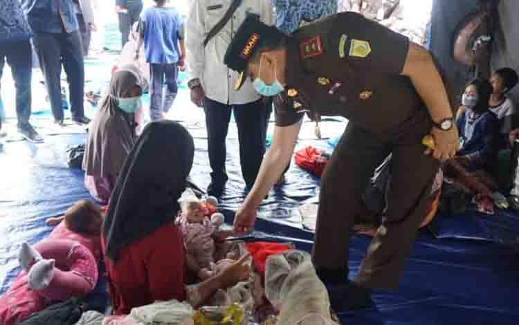 Kejati Kalteng Salurkan Bantuan untuk Warga Terdampak Banjir