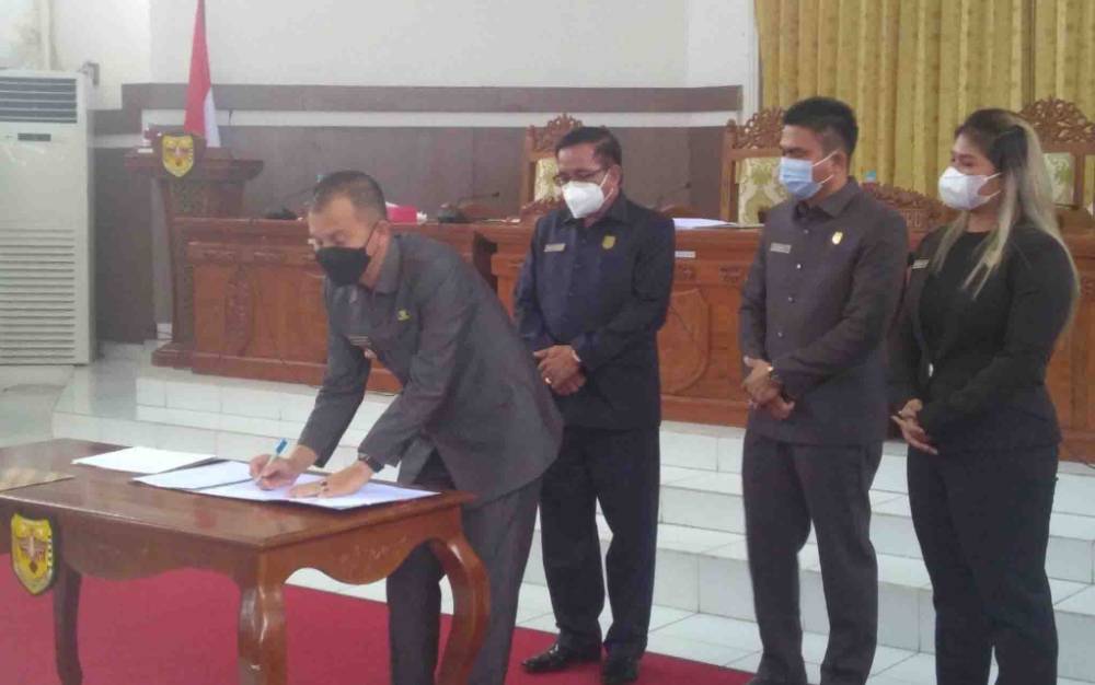 Bupati Gunung Mas dan DPRD Setujui 4 Raperda