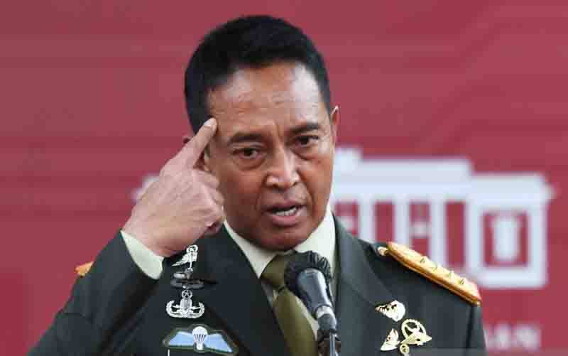 Panglima TNI, Jenderal TNI Andika Perkasa, memberikan keterangan kepada wartawan usai dilantik menjadi Presiden Joko Widodo, di Istana Negara, Jakarta, Rabu (17/11/2021). Jenderal dari matra TNI AD ini menggantikan Marsekal TNI Hadi Tjahjanto yang akan memasuki masa pensiun. (foto : ANTARA FOTO/Hafidz Mubarak A)