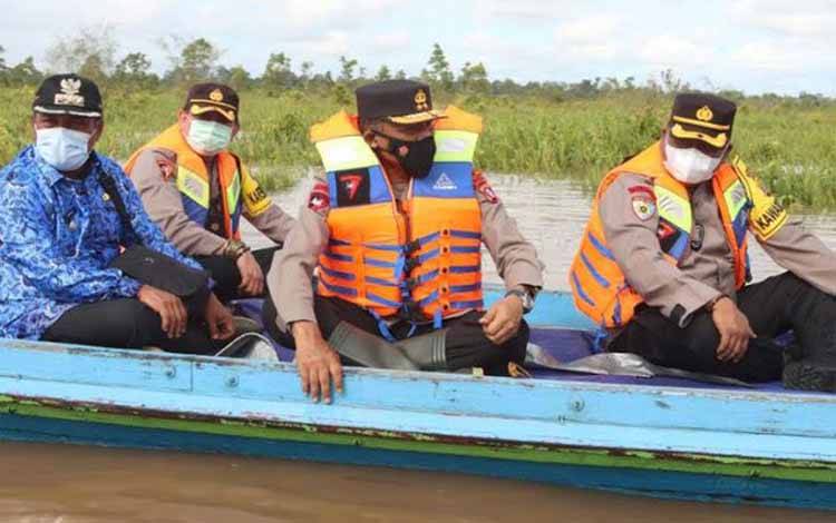 Kapolda Kalteng Cek Banjir di Trans Kalimantan