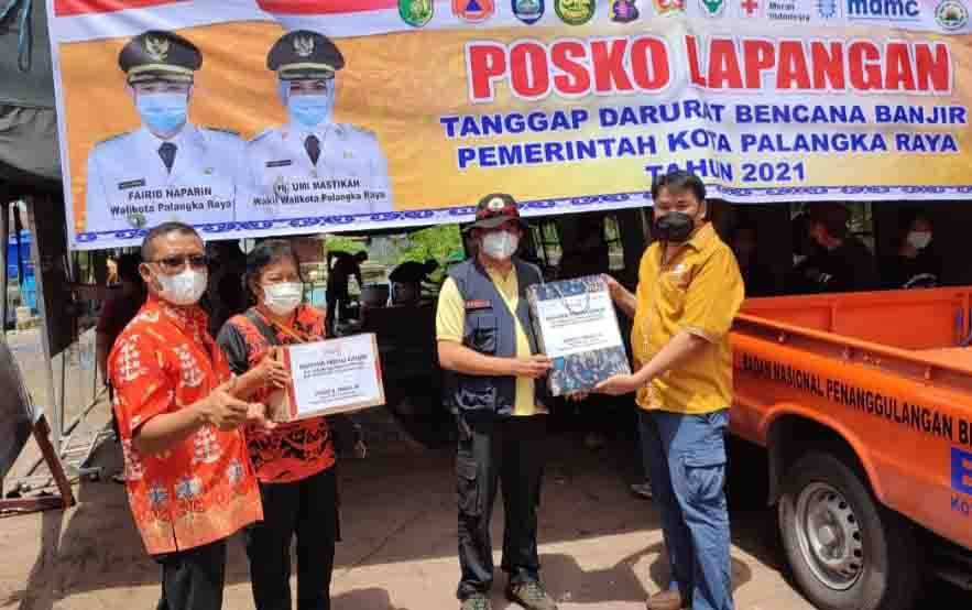 Anggota DPRD Palangka Raya Salurkan Bantuan Untuk Korban Banjir