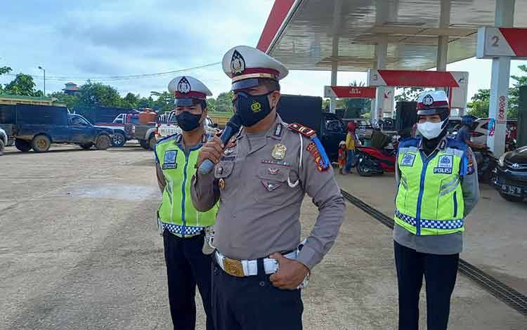 Anggota Satlantas Polres Mura Ingatkan Protokol Kesehatan