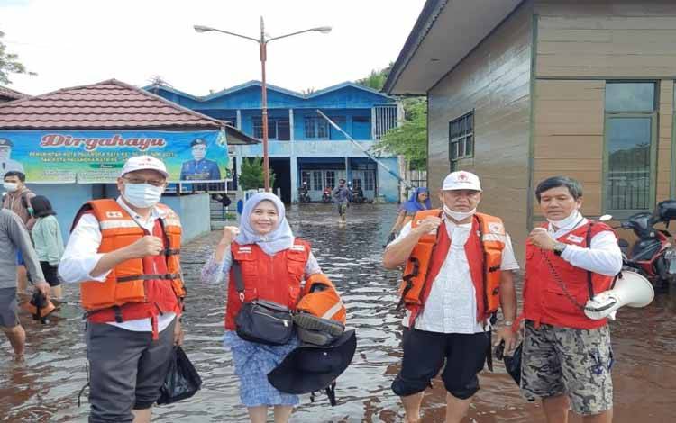 Anggota DPRD Palangka Raya Kunjungi Warga Terdampak Banjir dan Berbagi Bantuan