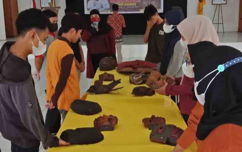 UPT Museum Balanga Kenalkan Topeng Sababuka pada Generasi Muda
