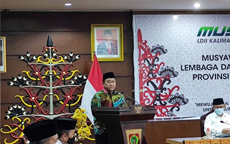 Wakil Gubernur Kalteng, Edy Pratowo saat membuka kegiatan Muswil DPW Kalteng LDII, di Aula Eka Hapakat, Sabtu 20 November 2021.