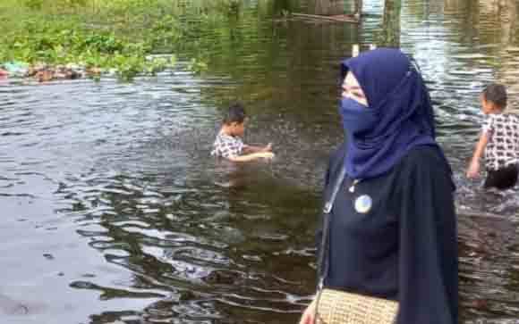 Warga Terdampak Banjir di Mendawai Dapat Bantuan dari Anggota Dewan